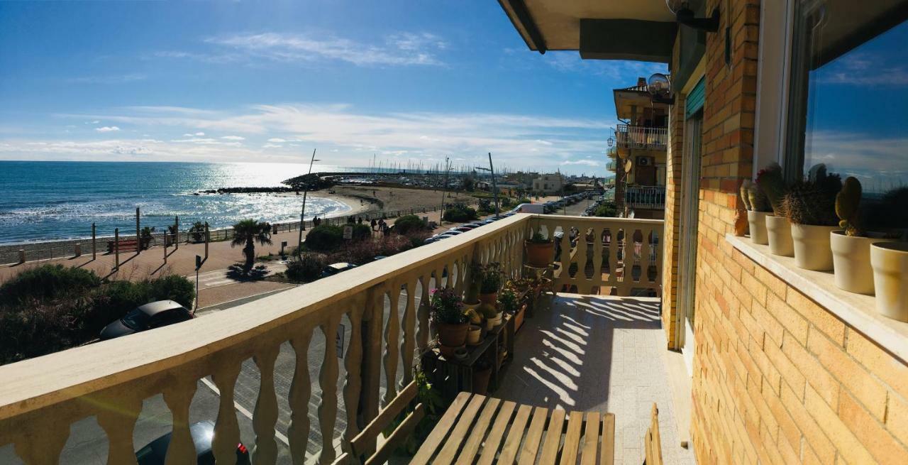 Casa Al Mare Lägenhet Lido di Ostia Exteriör bild